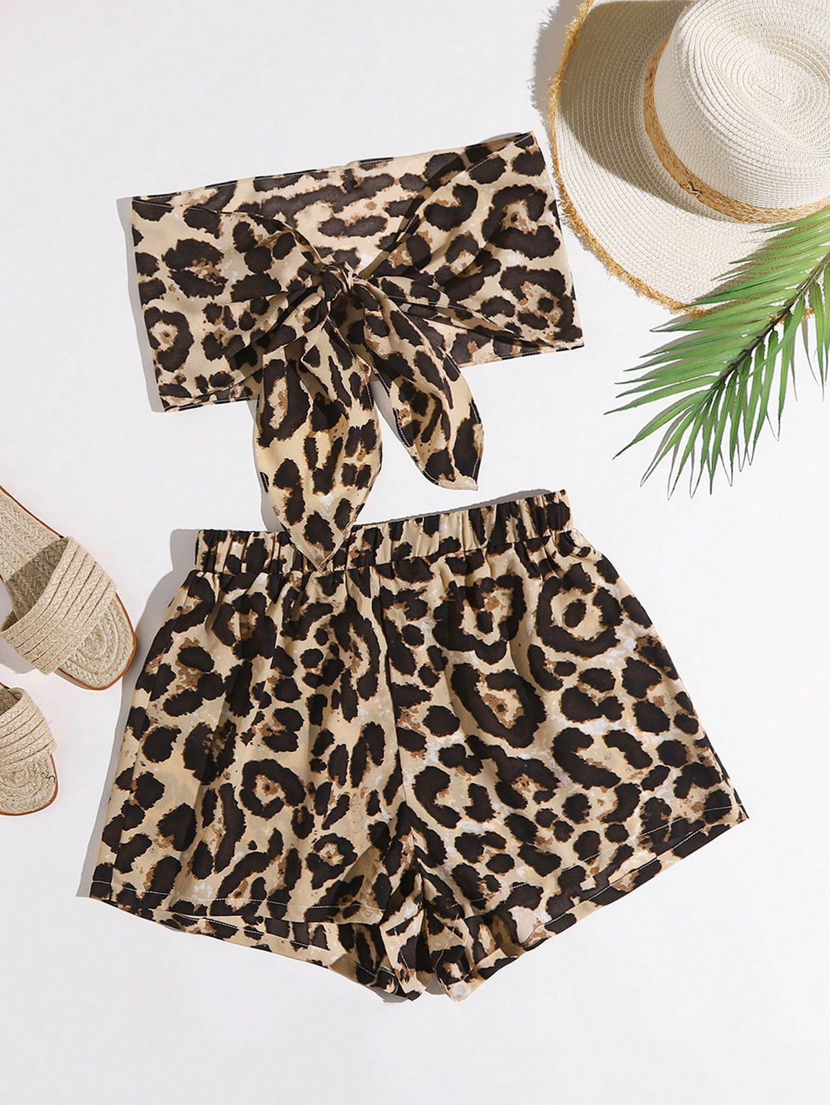 SHEIN VCAY Conjunto de dos piezas con top tubo de estampado de leopardo con lazo delantero y shorts para playa de verano