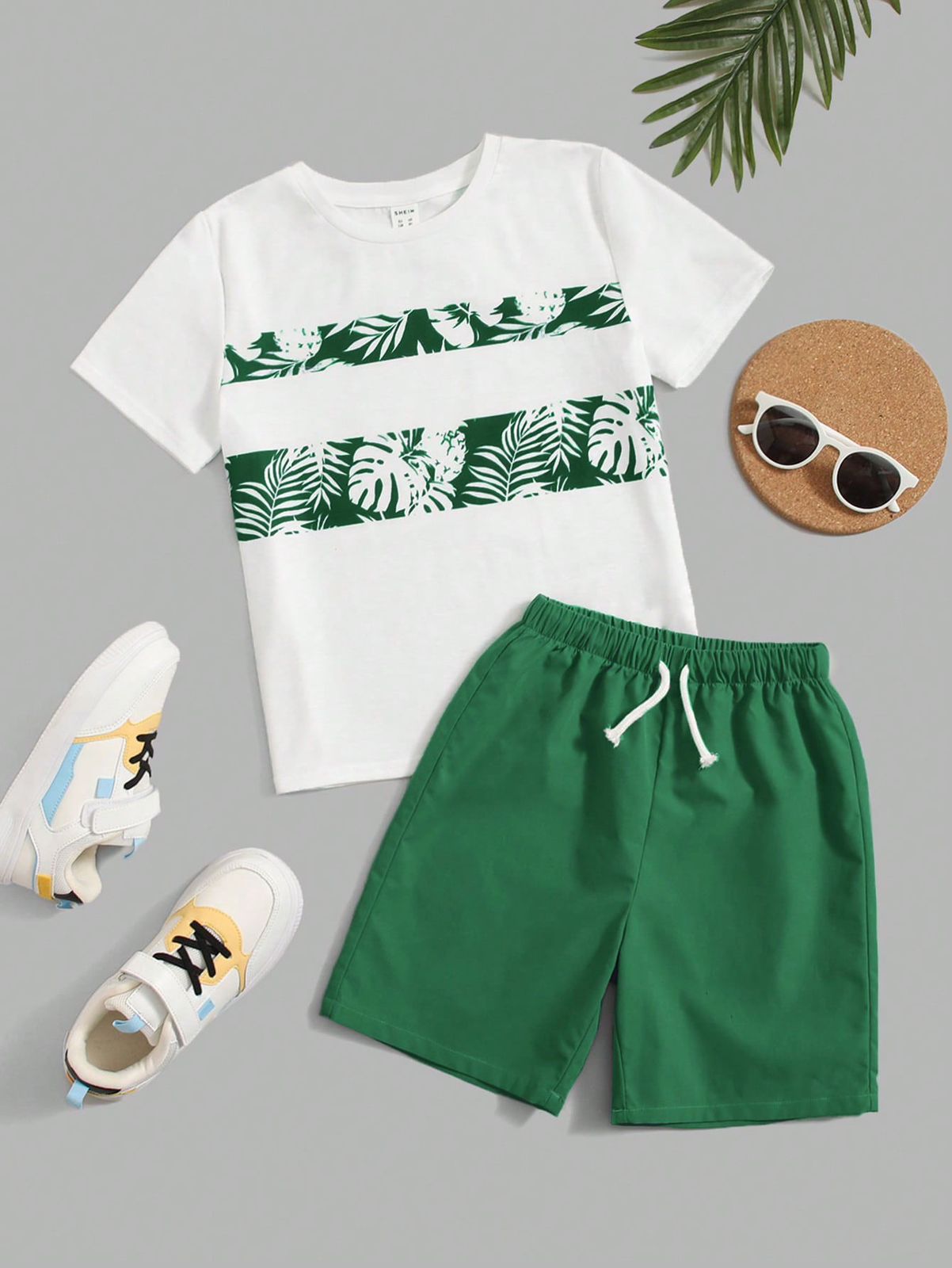 SHEIN Camiseta Estampada Tropical Y Pantalones Cortos Con Cordón De Cintura Para Niño/a Adolescente
