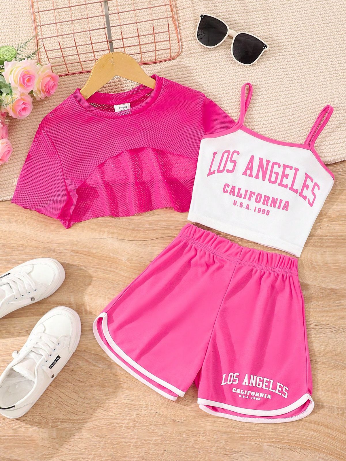 SHEIN Conjunto de 3 piezas para niña preadolescente: Top de tirantes con mangas cortas de malla con letras impresas y shorts de malla de moda
