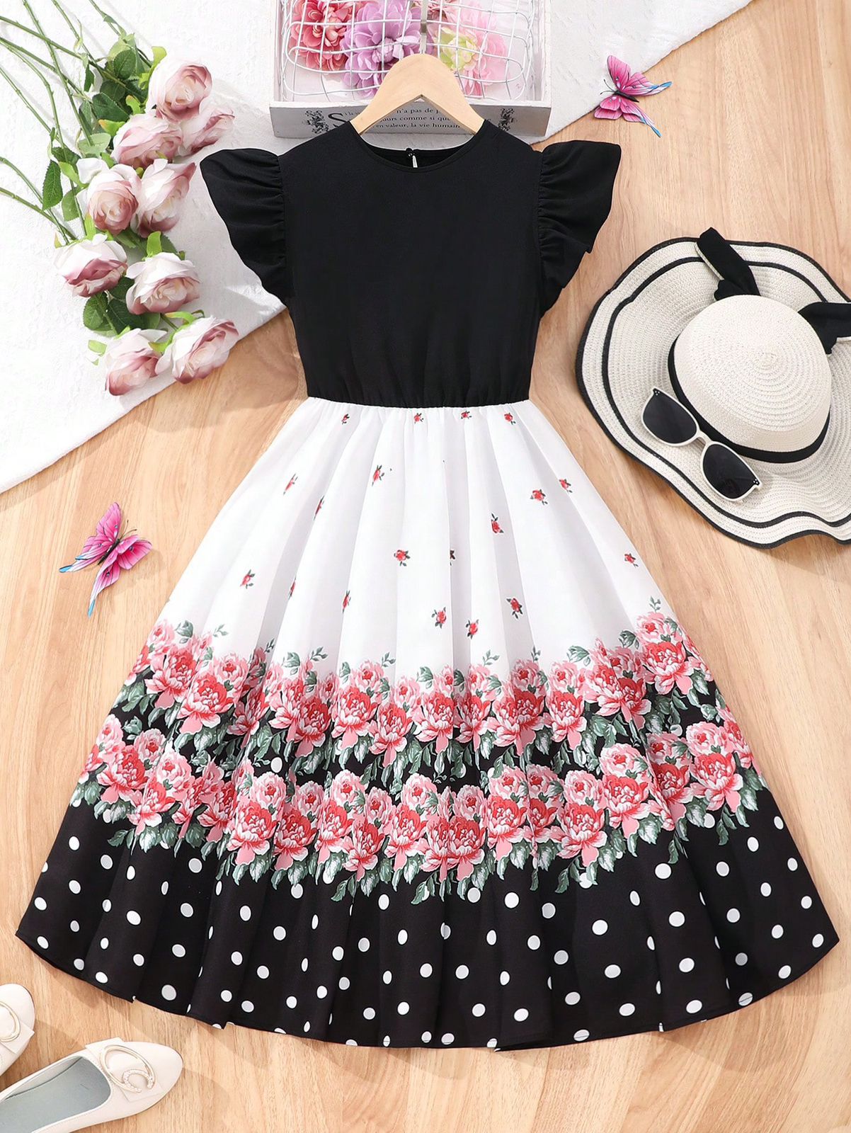 SHEIN Vestido estampado en blanco y negro con cuello redondo y mangas con volantes para niña preadolescente, ideal para vacaciones, verano y viajes