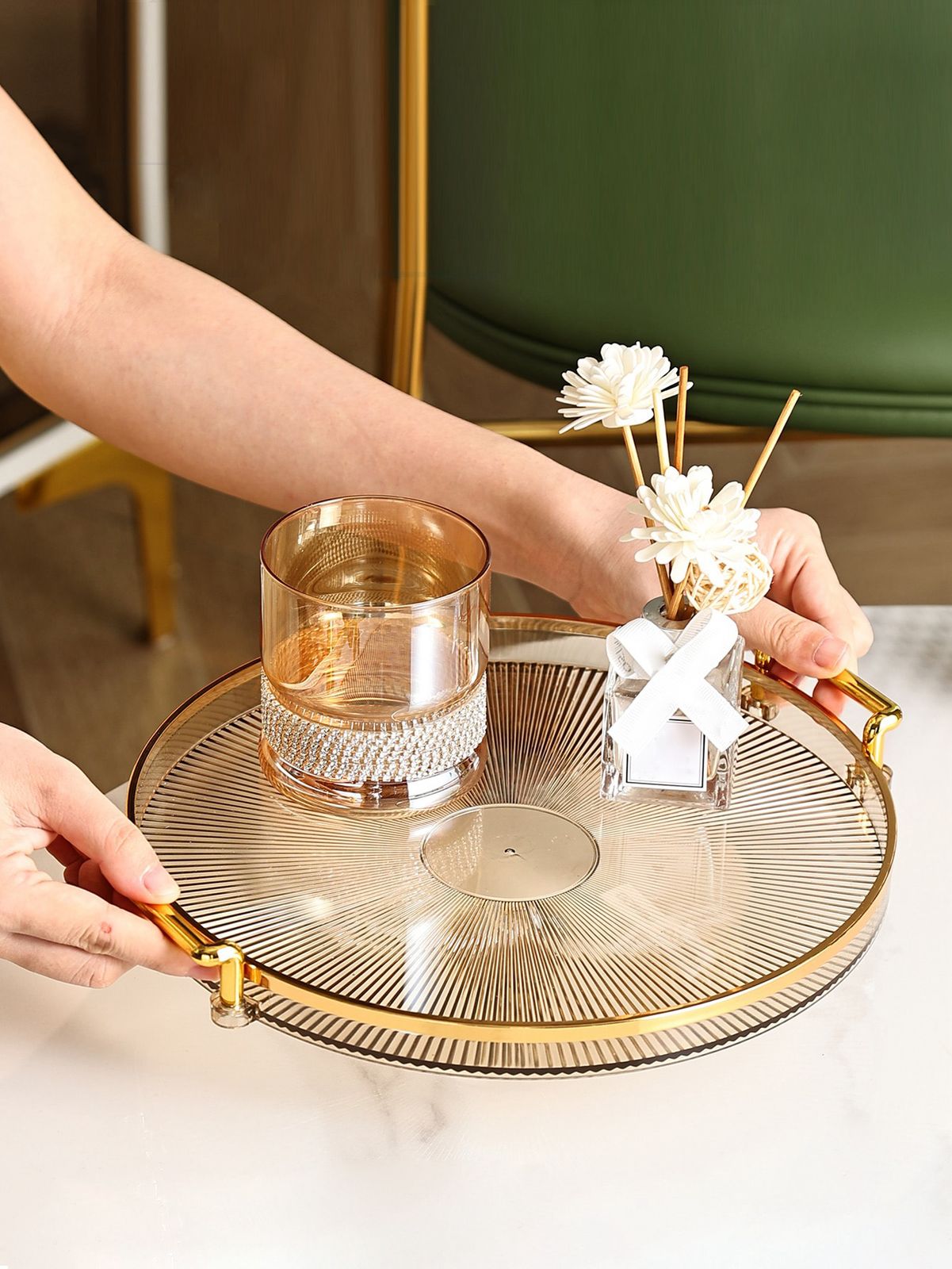 1 pieza, Bandeja de servir redonda de plástico con asas - Bandeja de cocina moderna y transparente para entretenimiento de temporada festiva - Versátil - Paquete de 1 pieza - Regalo de Navidad