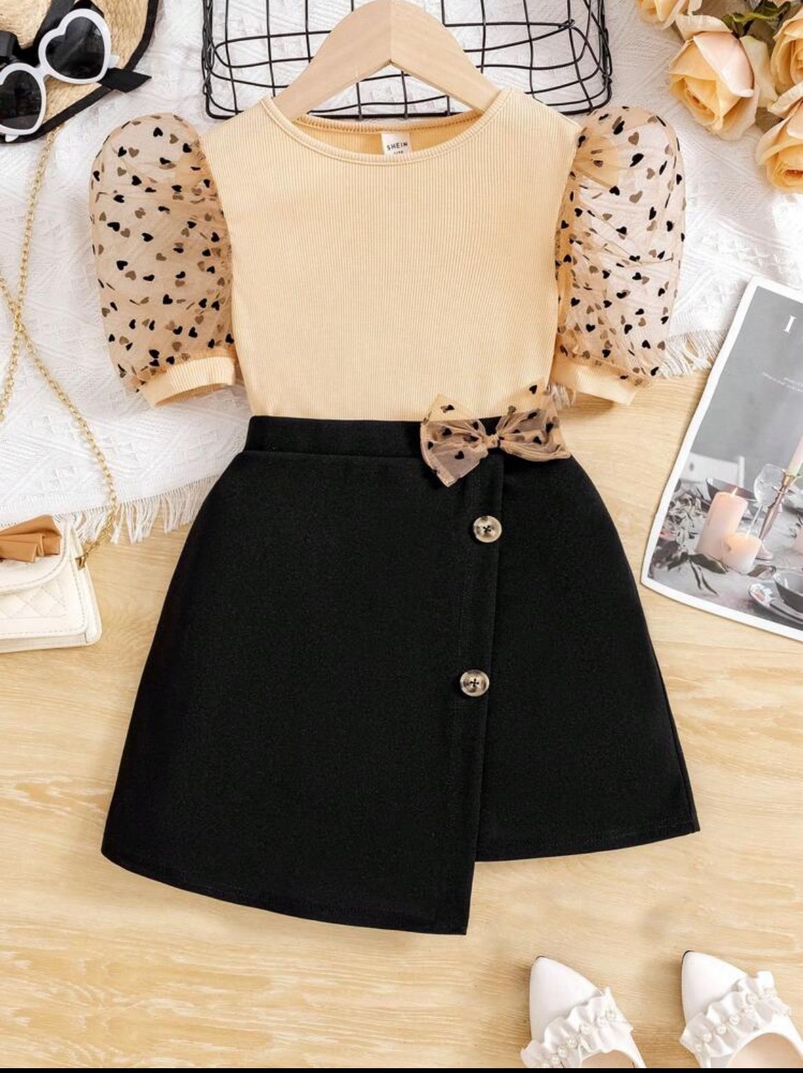 SHEIN Conjunto para niñas preadolescentes de camiseta de manga corta a lunares y falda con estilo universitario y cuello redondo a Set