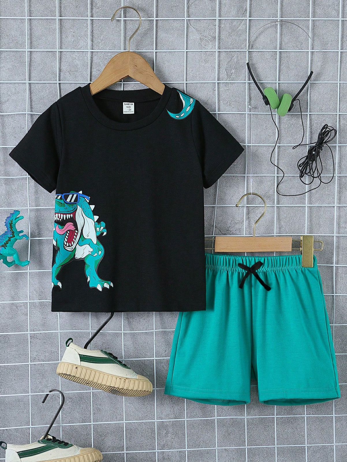 SHEIN Camiseta Estampada De Dinosaurio Para Niño Joven Y Pantalones Cortos Con Nudo Frontal