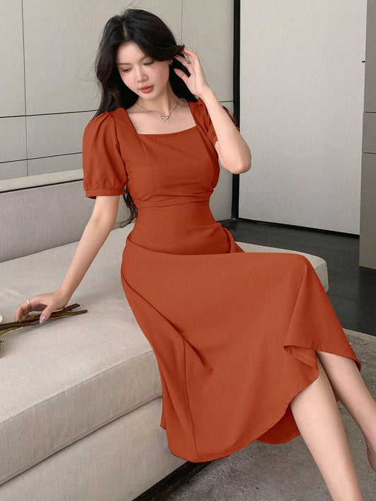 DAZY Vestido de mujer de moda de manga corta de longitud media con mangas abullonadas y cintura ajustada de unicolor