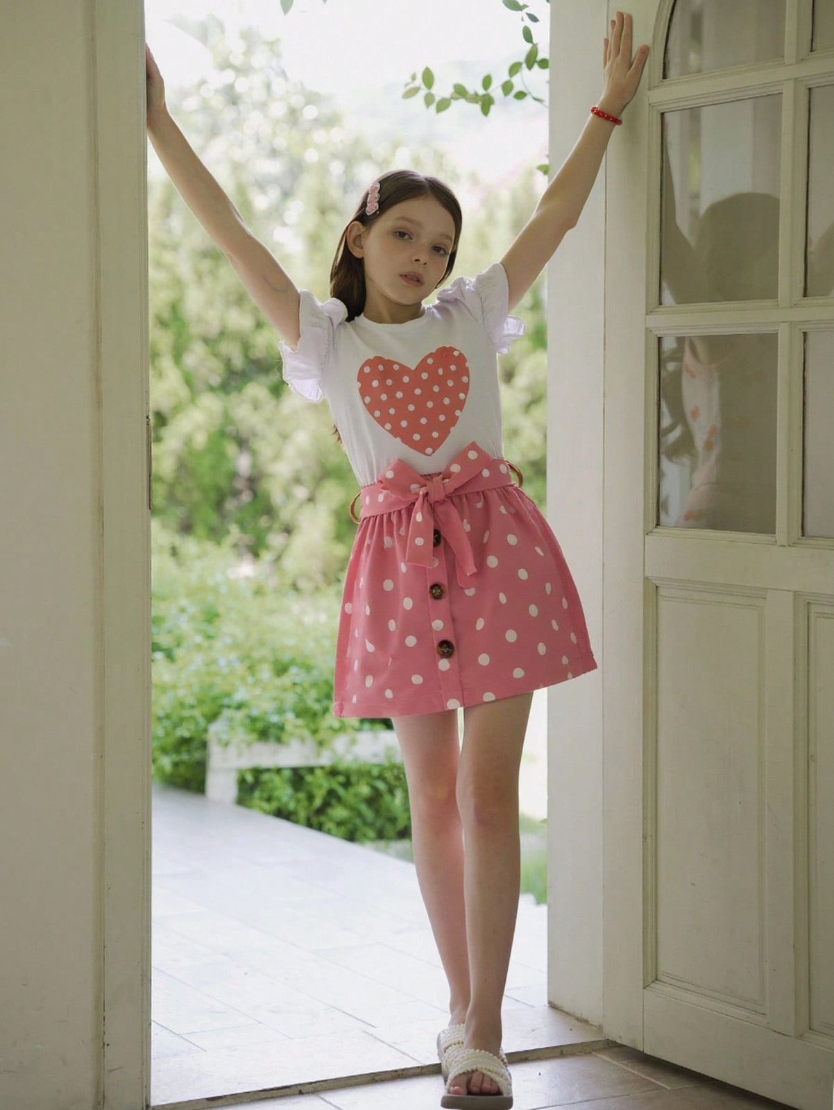 SHEIN Vintaside Kids Vestido con estampado de corazones y borde de volantes para niña joven